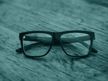 La Warby Parker è un’azienda specializzata nella produzione e vendita di occhiali basata sul modello di Toms: comprane uno, regalane uno