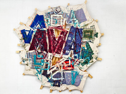 Mike Cloud, Red triangle geometric quilt, 2007. Courtesy of Hammer Museum