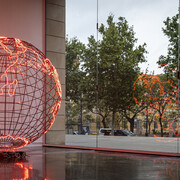 Mona Hatoum, Hot Spot III, 2009, stainless steel and neon tube, 234 x 223 x 223 cm. Courtesy of IVAM