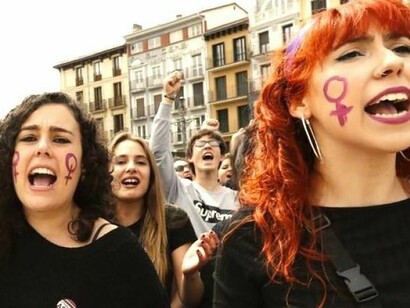 El caso de la violación a una estudiante de 18 años durante las fiestas de San Fermín en 2016, incluyendo su tratamiento en los medios, el juicio paralelo y la sentencia del tribunal, ha provocado un auténtico terremoto de indignación social en España