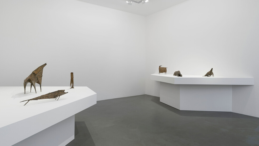 Lynn Chadwick, Hypercycle, chapitre I, scalène (1947-1962), vue d'exposition. Courtoisie de la Galerie Perrotin