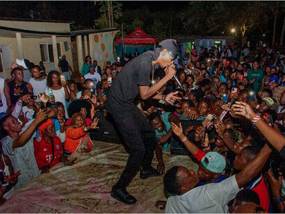 Rapper Sleam Nigger em show ao vivo