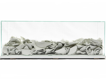 Géraldine Cario, Gustie in Berlin, 22 cm x 92 cm x 32 cm (36,2 inches x 8,7 inches x 12,6 inches), Porcelain, wood, glass, 2012