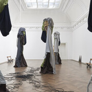 Sandra Mujinga, Time as a shield, Ausstellungsansicht. Mit freundlicher Genehmigung der Kunsthalle Basel