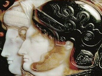 Hanger of onyx, III sec. a.C. Ptolemy Filadelfo 2 raised to the power in-284/5 a.C. The prominent figures are presented in the style of the Greek art
