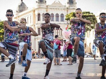 Defendi e defendo até hoje o que acredito ser uma das formas de expressão mais cruas e fidedignas da cultura brasileira: o funk traz à tona a criatividade que habita nas periferias de nossas cidades, a resiliência e a força do povo brasileiro frente às dificuldades impostas pela desigualdade e, de quebra, ainda faz isso com uma batida que torna impossível ficar parado