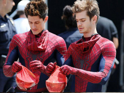 Andrew Garfield junto a su clon