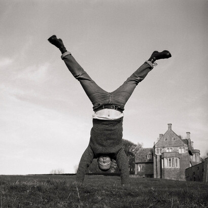 Lee doing cartwheels across the lawn, Hilles House, 1994; Image Courtesy of Proud Galleries © Gary Wallis