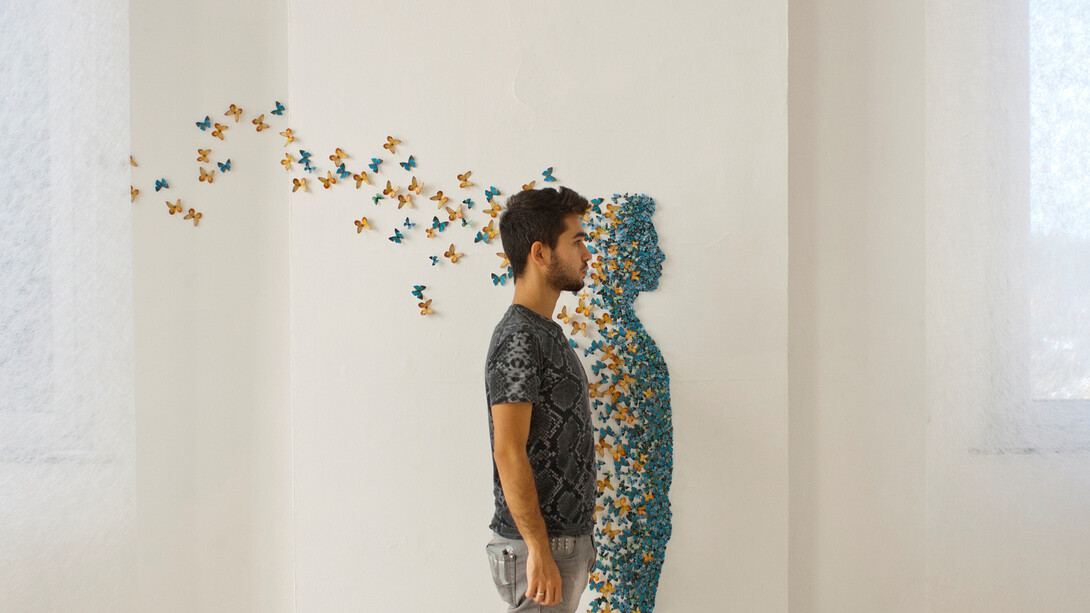 Ritratto di Michael Gambino. Installazione realizzata sulle pareti del Musée Ianchelevici di La Louvrière, Belgio, in occasione della mostra Mental geography 
