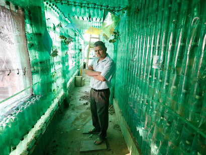 Pasillo de la casa de Antenor Clodoaldo Alves Feitosa en Paraisópolis, São Paulo, Brasil
