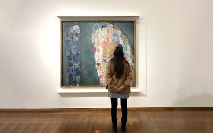 Catalina Rivera standing in front of Gustav Klimt, Life and Death, 1908-1915. Oil Paint on Canvas. Leopold Museum, Vienna