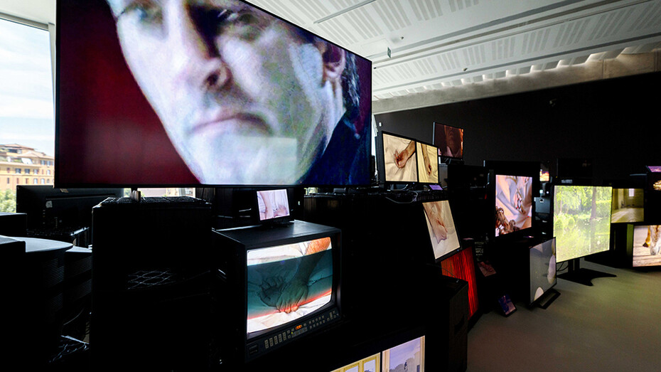 Douglas Gordon, Pretty much every film and video work from about 1992 until now-ish…vista della mostra. Per gentile concessione del Maxxi