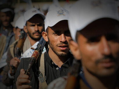 En respuesta a la ofensiva del ejército israelí contra Gaza en 2023, los hutíes anunciaron que podrían atacar todos los barcos en el Mar Rojo con destino a puertos israelíes, sea cual sea su nacionalidad