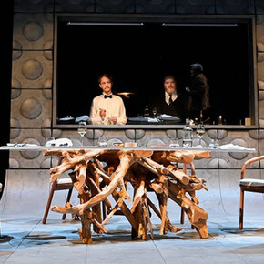 The dinner. Courtesy of the Deutsches Theater