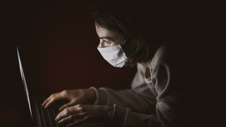 Lockdown. Che cosa succede se l’essere umano viene bloccato, chiuso in casa, con poco spazio a disposizione, magari in solitudine?