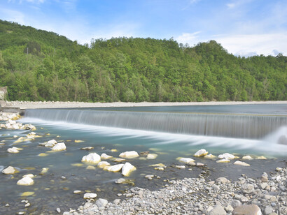 El nacimiento del río Panaro se encuentra en la divisorio de los montes Apeninos en la provincia de Módena, Italia