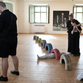 Jakub Janovský, House of cards, exhibition view. Courtesy of GASK 