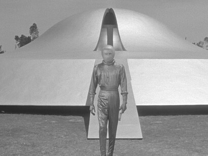 Fotograma de la película «The Day the Earth Stood Still», con Michael Rennie, Patricia Neal, Sam Jaffe, Billy Gray, Hugh Marlowe y Lock Martin en los papeles principales