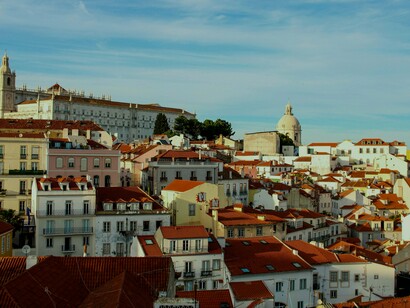 Lisboa, Portugal. Mercados novos se fundem, transversalizam e internacionalizam-se, como nas conexões telegráficas e ferroviárias observadas pelo Dom Pedro II