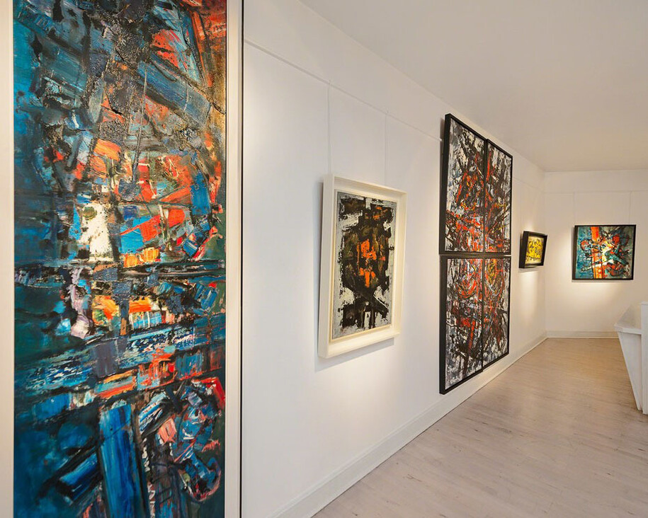Trans-Channel Crossing UK/EU, Exhibition view. Courtesy of Whitford Fine Art