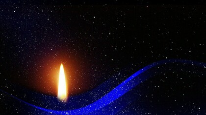 Luce del Natale. Quel riconnetterci a quell’esplosione di luce significa ri-nascere sempre. È il nostro continuo Natale del corpo attraverso l’anima. È l’evoluzione spirituale che ci connette al Creatore di tutto ciò che È. Alla Madre di tutte le Madri