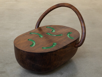 Elad Lassry, Untitled (Carrier, Squash), 2015. Claro walnut, paint, varnish, 32 x 22 x 13 inches