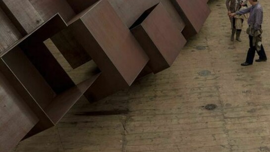 Antony Gormley - Vessel, 2012, Cor-Ten in acciaio, viti in acciaio M16 svasata, 370 x 2200 x 480 cm