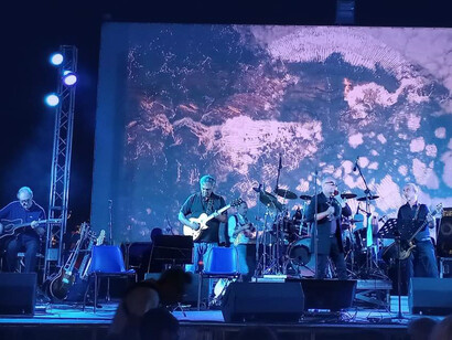 Massimo Baracchi: basso, bass pedals, Luca Castellani: chitarra elettrica, Marco Pentiricci: flauto, flauto Kiowa, sax, arpa, Andrea Pieroni: voce, Riccardo Regi: chitarra 12 corde acustica ed elettrica, chitarra elettrica, Sergio Servadio: batteria, Stefano Tofi: tastiere, Mauro Formica: basso su 7 e 8 