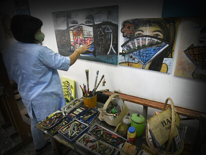 Flora Fong García. Artista de la plástica contemporánea destacada en Cuba, por la forma de llevar al lienzo o la cartulina paisajes autóctonos, en los cuales sobresale la sensualidad tropical y la tenacidad asiática