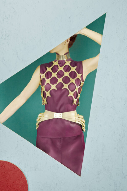 Úna Burke, Over-Lap Lady-Hips Cinch, Vegetable tanned Bovine leather with brass fittings and screws, photo credit Madam Peripetie