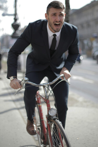     Explore como a vida de nômade digital pode ser enriquecedora, permitindo a descoberta de novas comidas, idiomas e costumes enquanto se trabalha remotamente