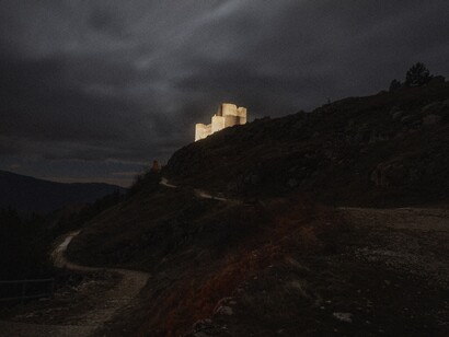 Paolo Pellegrin, L'Aquila, gennaio 2018-2019, 
stampa Fine Art su carta satin montata su dibond, cm 80 x 120, Paolo Pellegrin, L'Aquila, 2018, © Paolo  Pellegrin/Magnum
