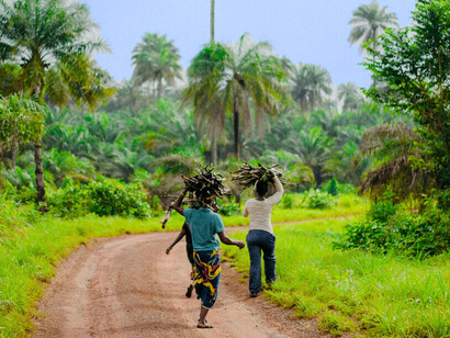 Dans de nombreuses régions d’Afrique de l’Ouest, les crises politiques récurrentes pèsent d’abord sur les citoyens ordinaires, contraints de continuer à vivre et travailler malgré l’incertitude