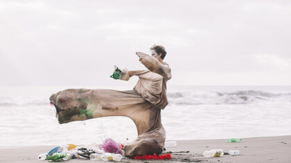 Zireja; Unpackaging, 2017-2020. Proceso de creación colectiva y de concienciación social en torno al cuerpo y su relación con la basura

