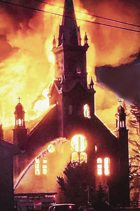 La quema de la iglesia de Fantoft en 1992 por Varg Vikernes (Burzum) marcó el inicio de una ola de ataques incendiarios contra templos cristianos en Noruega