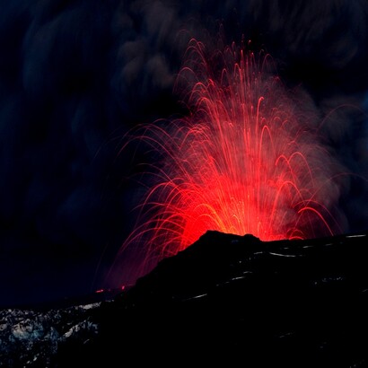 Eruzione del vulcano Eyjafjallajökull, Islanda. Foto di David Karnå