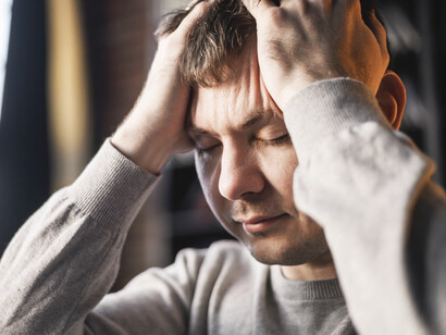 La existencia del obrero digital evidencia un desconocimiento corporativo profundo que devalúa la especialización y agota al talento