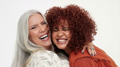 Ao valorizar o corpo em sua forma autêntica, projetos como The Nu Project celebram a beleza feminina sem edições, ajudando mulheres a redescobrirem sua autoestima e a liberdade de se expressar naturalmente em um mundo que clama por perfeição. Na capa, a apresentadora Astrid Fontenelle e a digital creator Pauliane Viana para a campanha "Beleza Real" da Dove