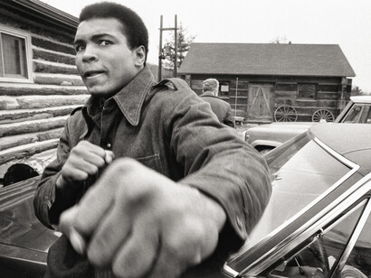Chris Smith, Training for his second fight against Frazier, Deer lake, Pennsylvania, 24 january 1974. Courtesy of Alon Zakaim Fine Art Gallery. Photo by Chris Smith/Popperfoto via Getty Images