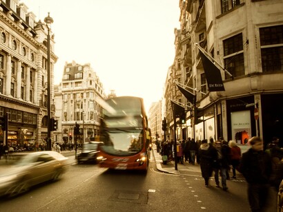 Unos 70 autobuses eléctricos van a comenzar a patrullar las calles de Londres