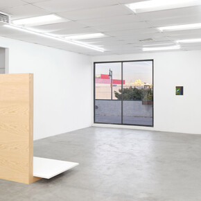 Rodrigo Hernández, beautiful he stirs up still things, exhibition view. Courtesy of Bel Ami