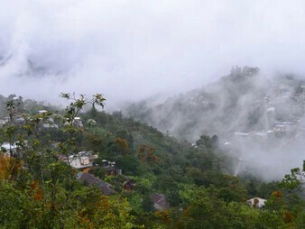 Cuando la gente pasaba a nuestro lado, no nos sonreía con la misma mirada abierta y tranquila que me regalaron en otras zonas de Oaxaca