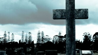 Cruz en un cementerio