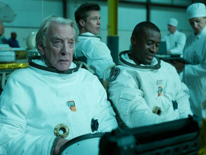 Il generale disincanto domina la narrazione