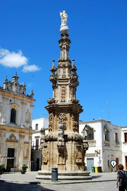 Obelisco dell'immacolata a Napoli, Italia