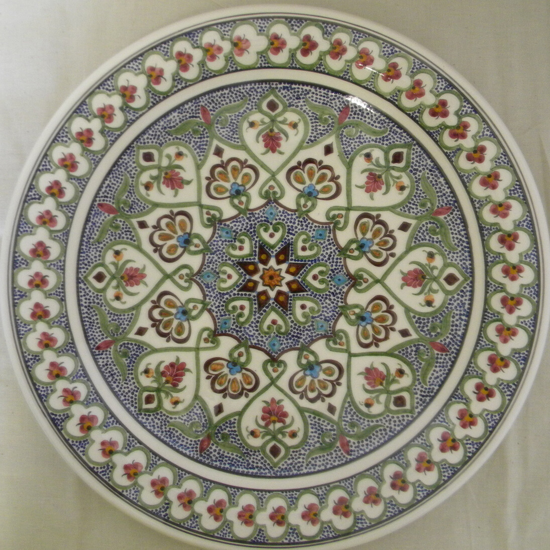 Οι Ανατολίτες, Glazed Plate with fine painted decoration of Asia Minor type by the potter –vase painter Costas Eliades, end of 20th century 
