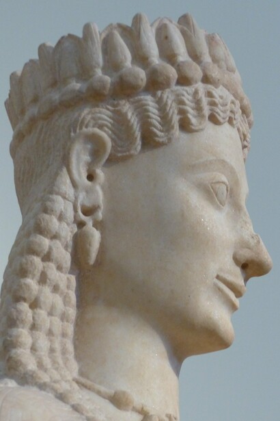 "Kore de Frasiclea", mármol, Aristión de Paros, 550-540 a.C.