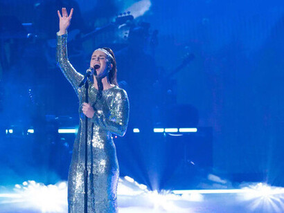 Shows como American Idol convierten el sueño artístico en un producto, donde los jueces y el público deciden quién es "digno" de triunfar