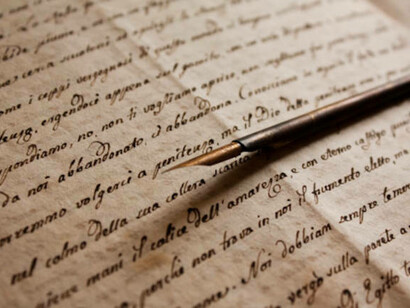 Scrivere a mano, con studiata lentezza e con il piacere di farlo