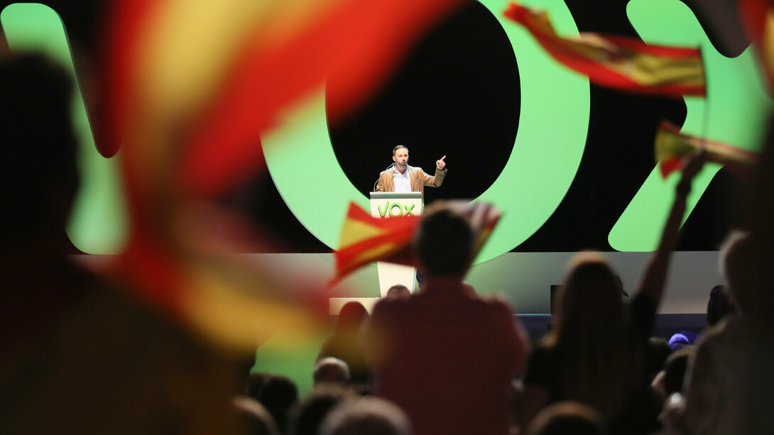 Santiago Abascal, afiliado entre 1994 y 2013 al PP, es actualmente presidente de Vox, partido que, en las negociaciones para gobernar Andalucía, ha propuesto eliminar la ley contra la violencia de género o expulsar 52.000 inmigrantes 'sin papeles', entre otras muchas medidas llamativas